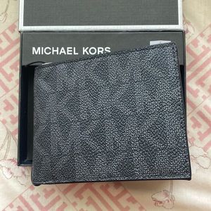 💯% Authentic Mens wallet Micheal kors